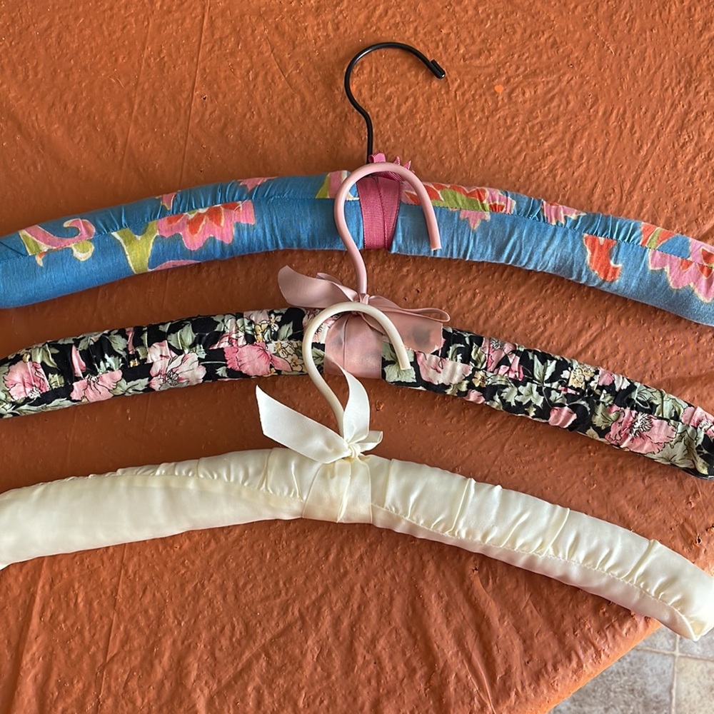 3 PADDED HANGERS